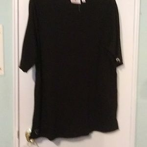 Black pullover tee